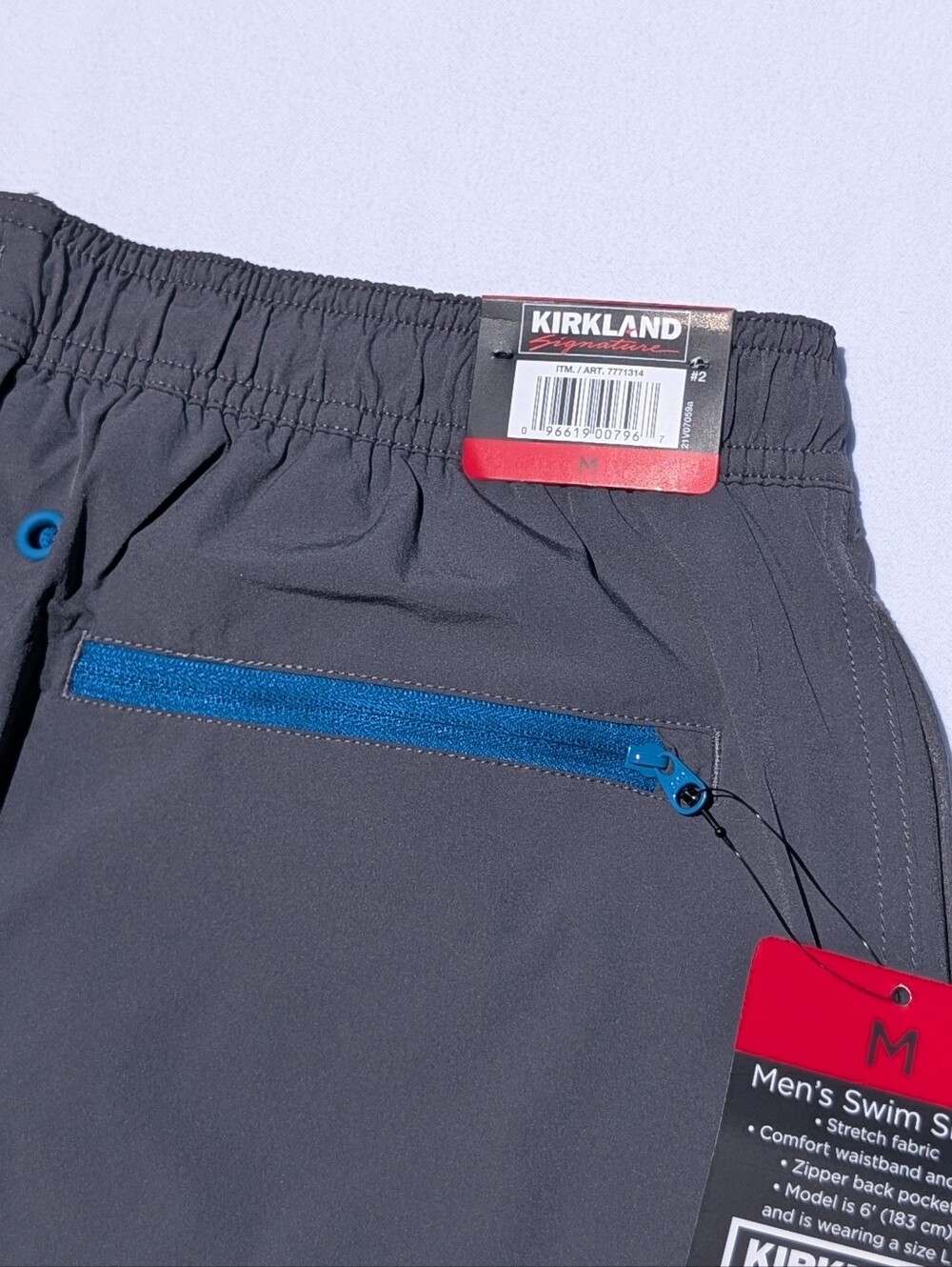 Kirkland Signature Men's Swim Trunks Size M - Picture 12 of 15